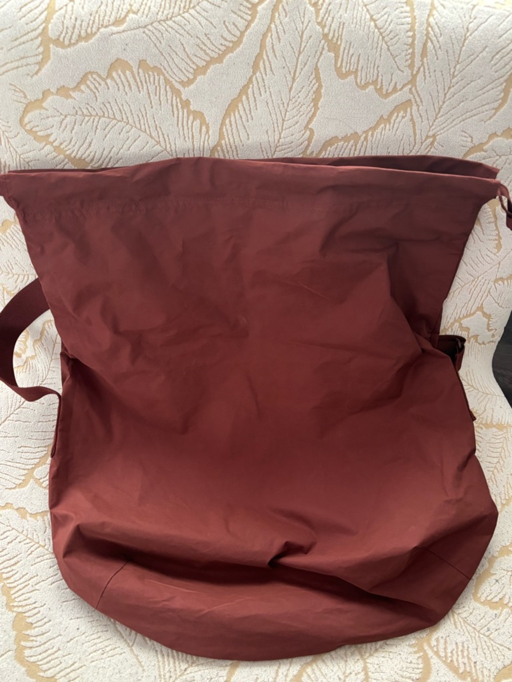 uniqlo large u bucket drawstring bag in burgundy